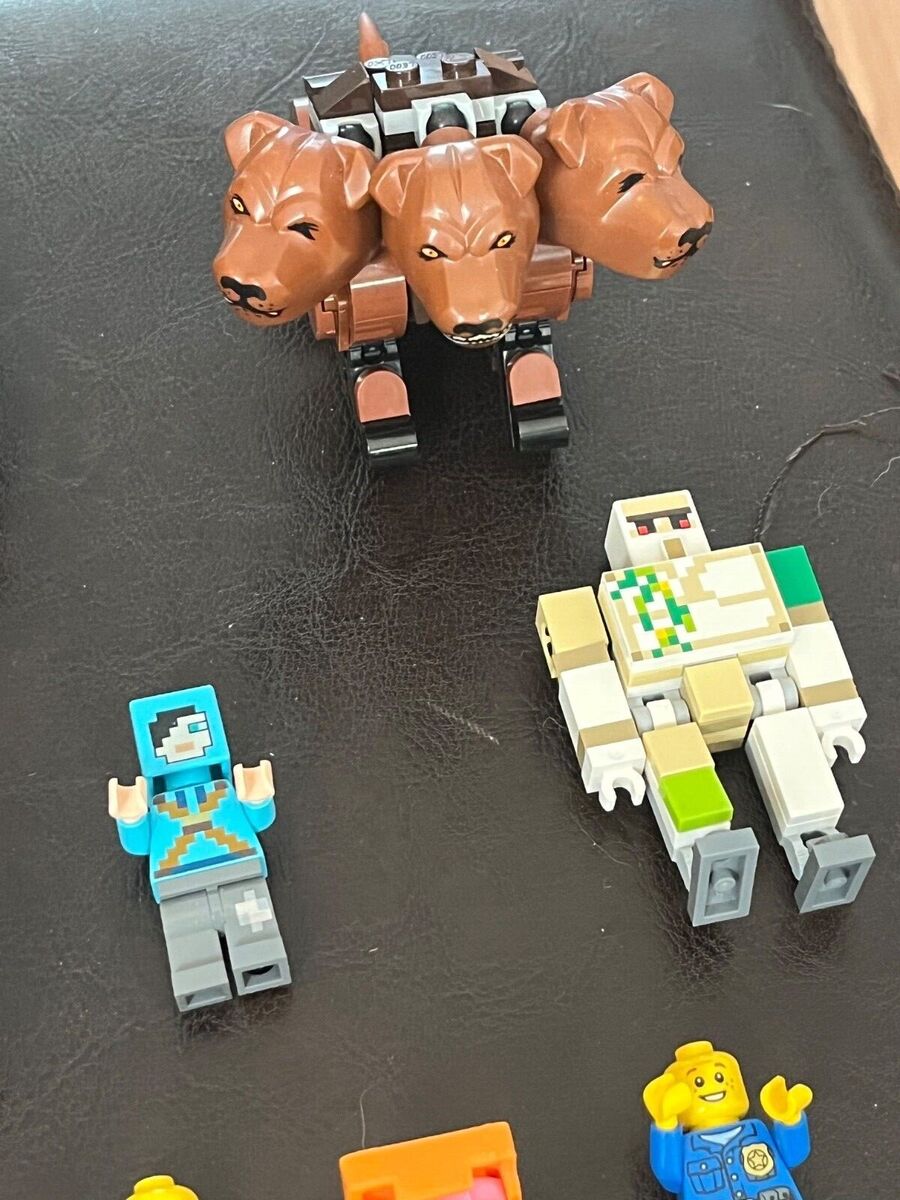 🔥Legos & Roblox Lot of 24 Character Pieces. Excellent Condition. Used.