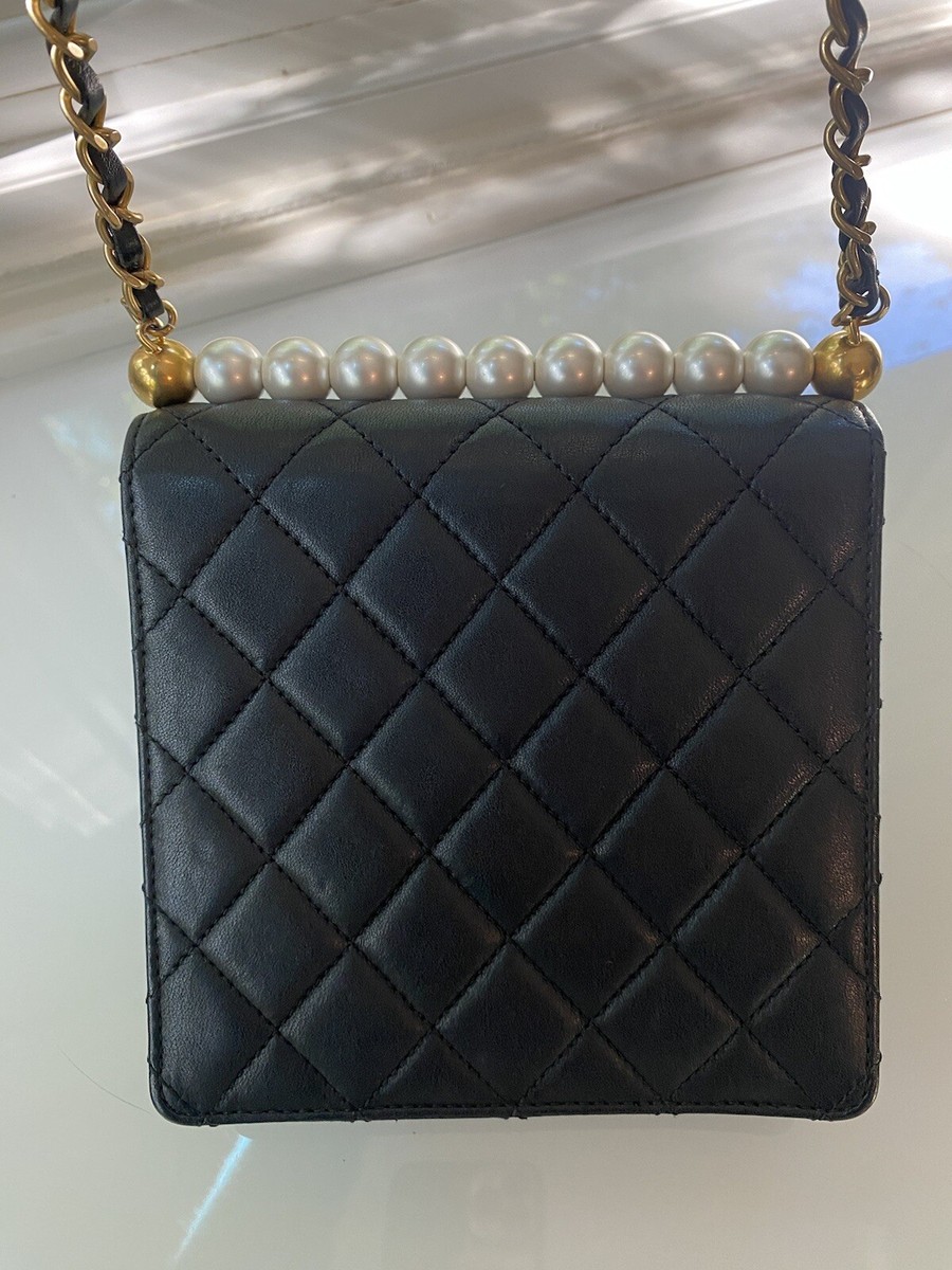 シャネルCHIC PEARLS シックパール フラップバッグ カーフスキン Chanel Chic Pearls Flap Bag Quilted Lambskin with Acrylic
