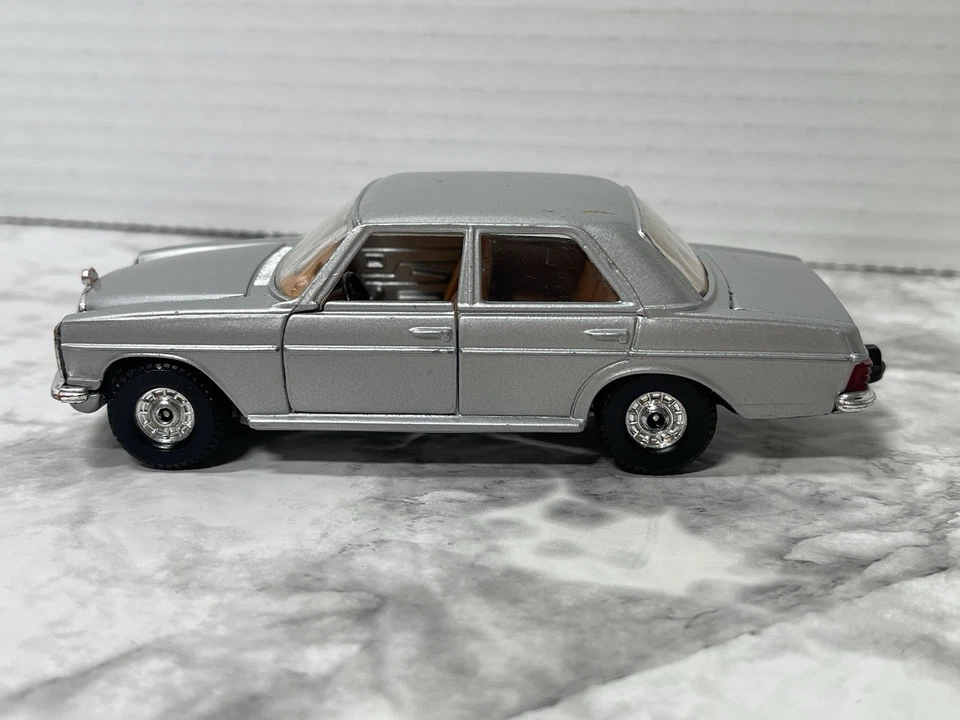 Corgi Mercedes Benz 240 D Silver Diecast Car Model Great Britain - Image 2 of 4