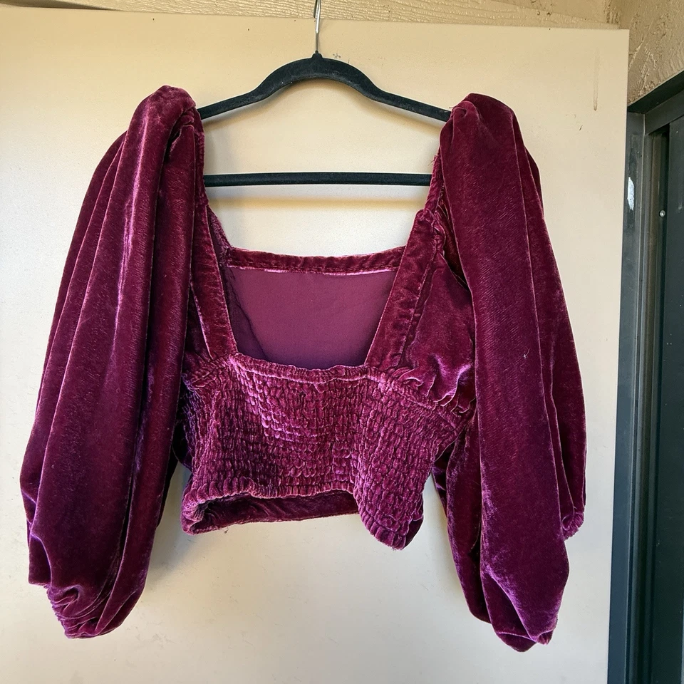 Top corto Free People Marie terciopelo manga abullonada granada espalda abierta talla S Foto 4 de 4