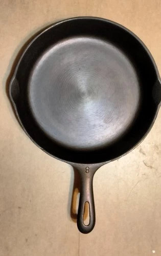 VTG Unmarked Wagner Ware #8 (10 1/2) Cast Iron Skillet In Good Condition Clean