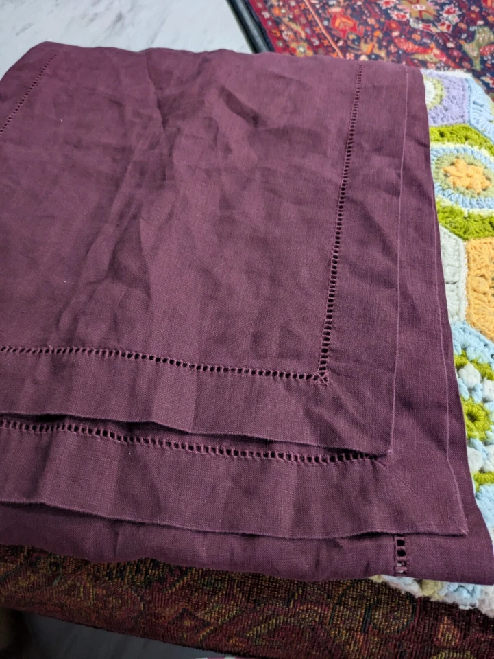 Pottery Barn Monique Lhuillier punto de dobladillo de lino 16”x104” corredor de mesa arándano  Foto 3 de 4