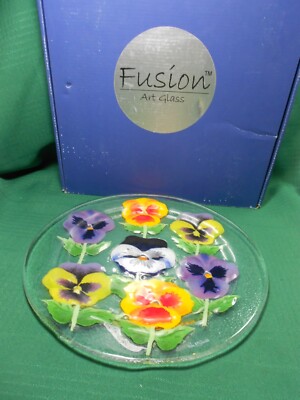 Fusion Artglass Plate Wm McGrath Pansy Passion