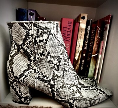 Steve Madden Banner Snakeskin Boots Booties Block Heel 2.5 Inches 8.5 NEW