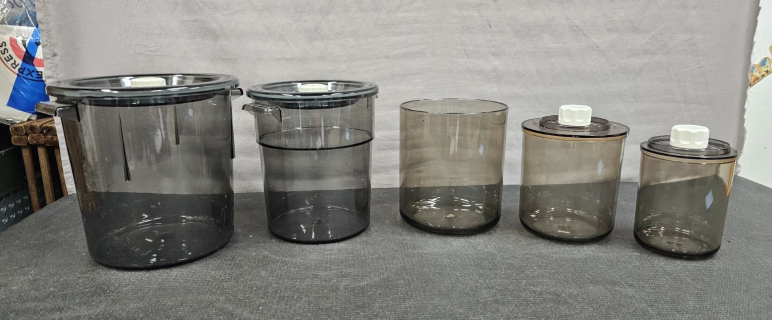 Tilia Foodsaver Vacuum Seal Canisters Set of 4 w/Lids and extra canister