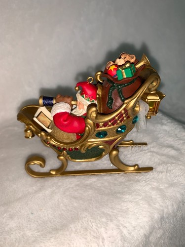 New 2004 Hallmark Plotting The Course Santa Telescope & Sleigh Club Ornament - Picture 5 of 15