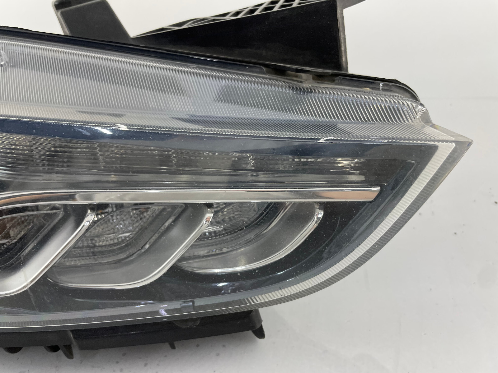 OEM | 2014 -- 2019 Maserati Ghibli HID Xenon LED Headlight (Right/Passenger)