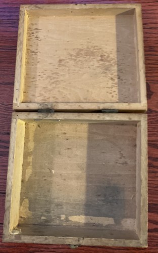 "Caja de baratijas de pirografía de madera tallada antigua 6,5""x5,5""x2,5""" - Imagen 7 de 7