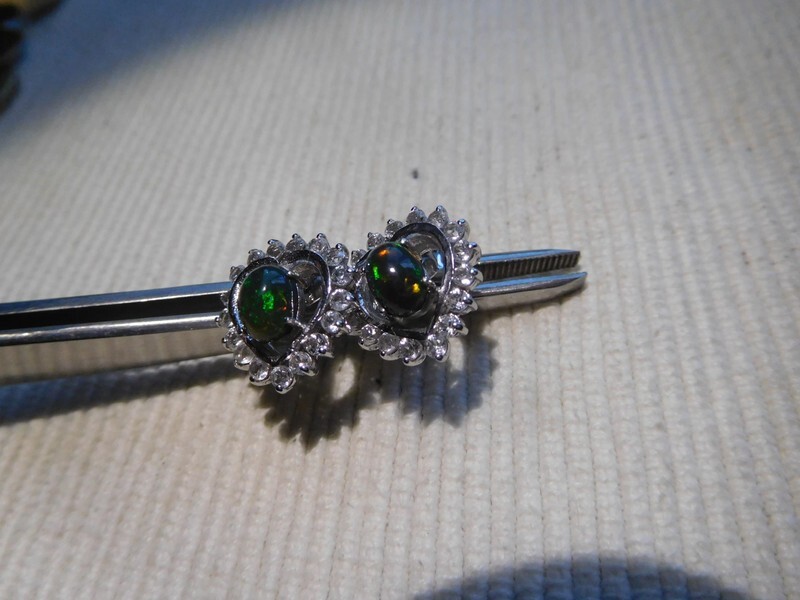 Boucles d'oreilles en argent massif avec opale noire cœur B855