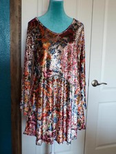 Exquisite Long Bell Sleeve Velvet Floral Dress - Urban Mangoz - Small