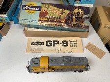 Athearn 3154 HO 1/87 GP-9 Union Pacific Diesel Locomotive w/ Original Box Tested