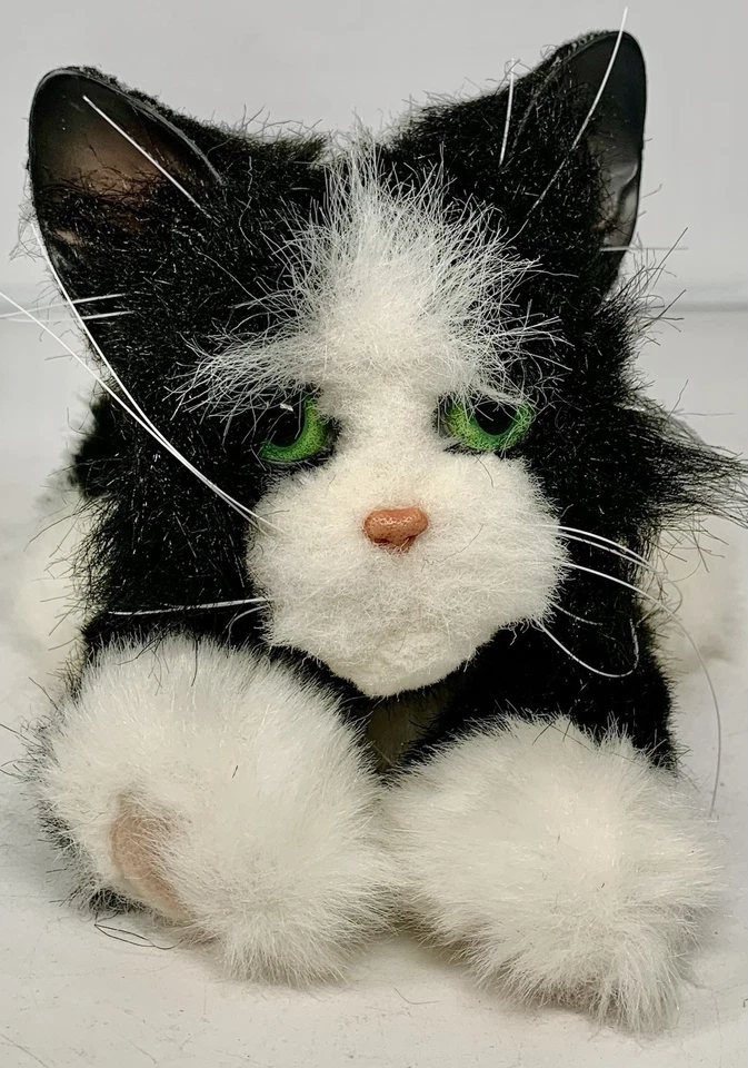 FURREAL FRIENDS Black White Cat 2002 Purrs Meows Moves Head & Paws Tiger Elec - Image 2 of 4