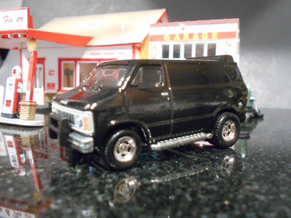 1979 Dodge Ram Van - Escala 1/64 Edição Limitada Fotos Imperdíveis - Imagem 2 de 4