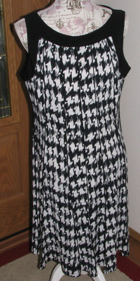 Perceptions New York Women's Medium Sleeveless Black White Casual Pleated Dress