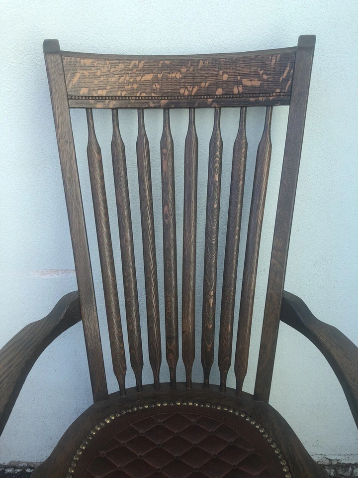 "Antigua silla de escritorio con brazo de roble tigre con asiento de cuero equipado 44"" X 24"" X 19""" Foto 2 de 4
