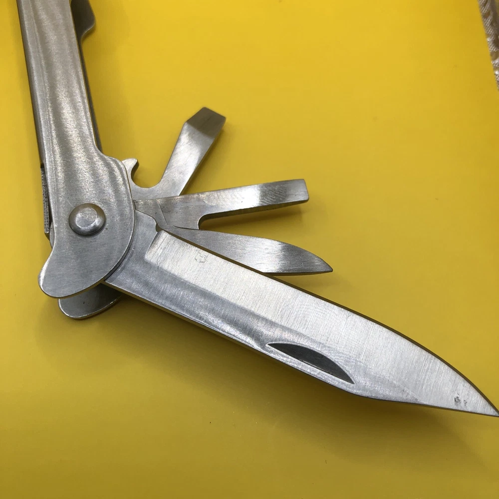 Black Stainless Steel Multi-Tool – Compact & Durable