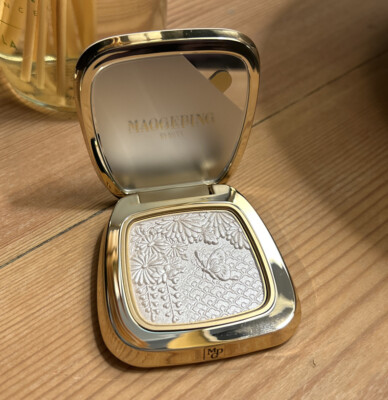 MAOGEPING Forbidden City 5th - Butterfly In Flowers Series Highlighter Palette