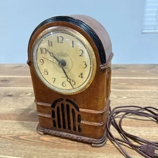 Ingraham Vintage SSC5 1940s Mantel Shelf Table Clock Chime Strike Radio Style
