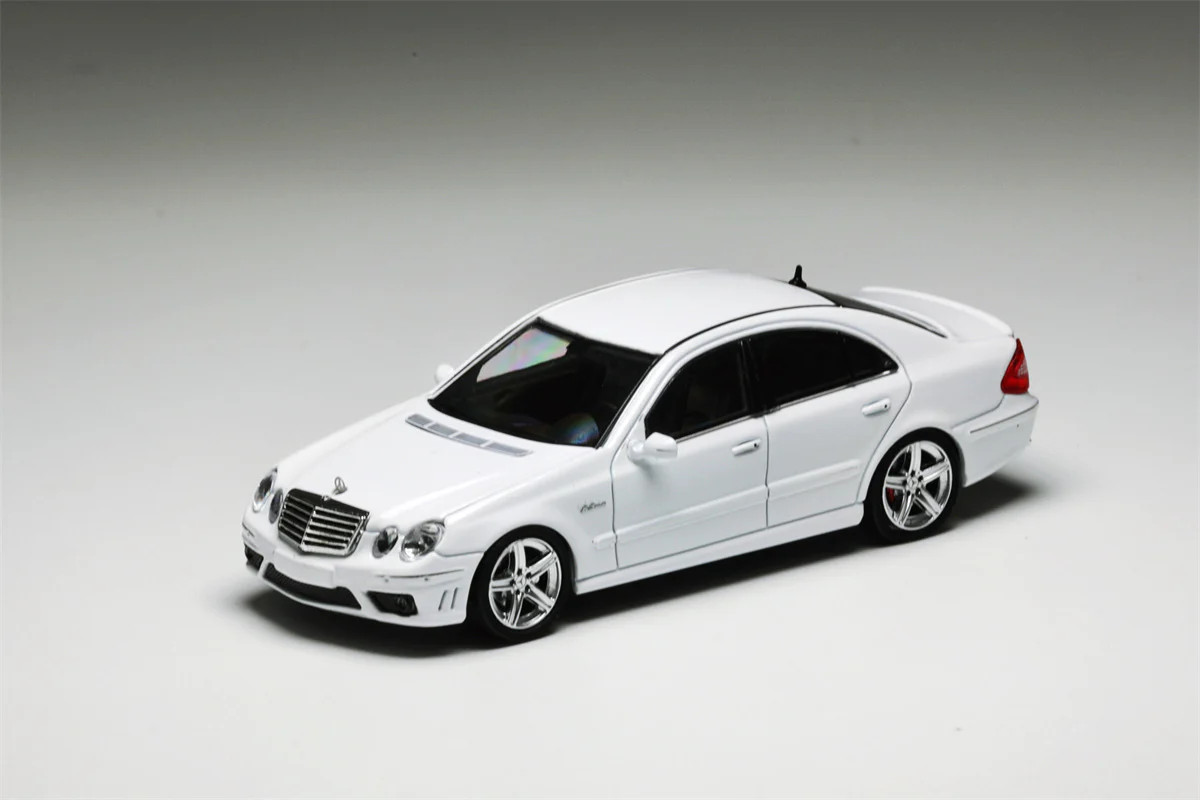 MK Model Mercedes-Benz E63 AMG W211 in White Limited to 599 Pcs 1