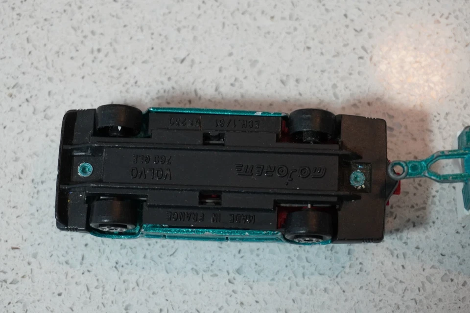 Remolque Majorette sedán y caballo verde Volvo blanco y verde 1/61 fundido a presión Foto 2 de 4