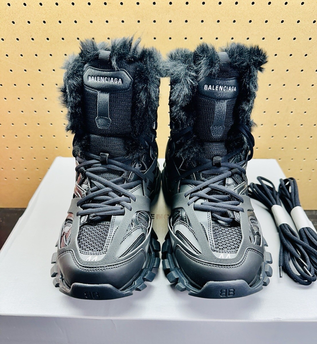 NEW Balenciaga Track Hike Faux Fur Lined Mens Sz 44 (U.S 11 NEW Balenciaga Track Hike Faux Fur Lined Mens Sz 44 (U.S 11