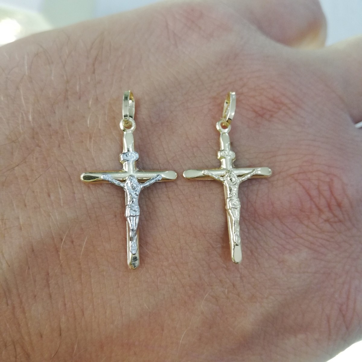 Ciondolo a forma di croce di Gesù in oro massiccio 18k, 3