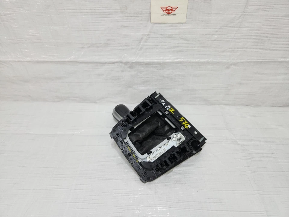 19 2019 Volkswagen Golf Sportwagen Gear Shifter Knob and Boot OEM 5G1 713 203 J Foto 4 de 4