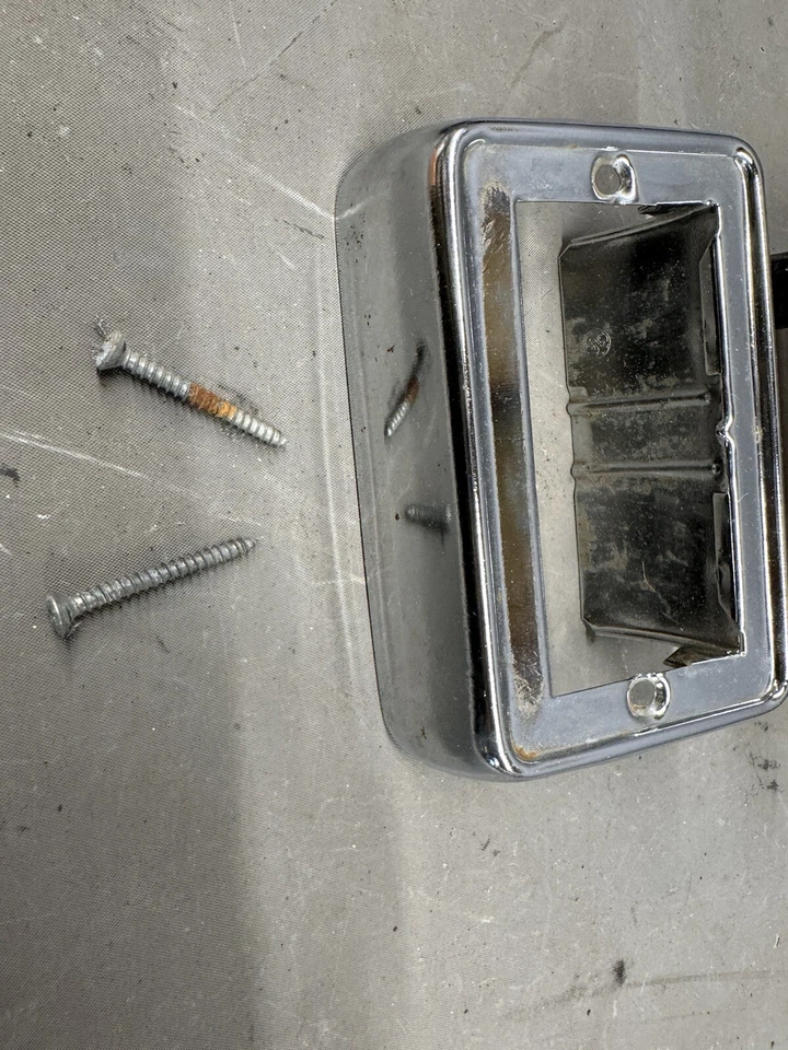 Ford Galaxie 500 1961-1964 Merodeador Asiento Trasero Cenicero Moldura Tablero Foto 2 de 4