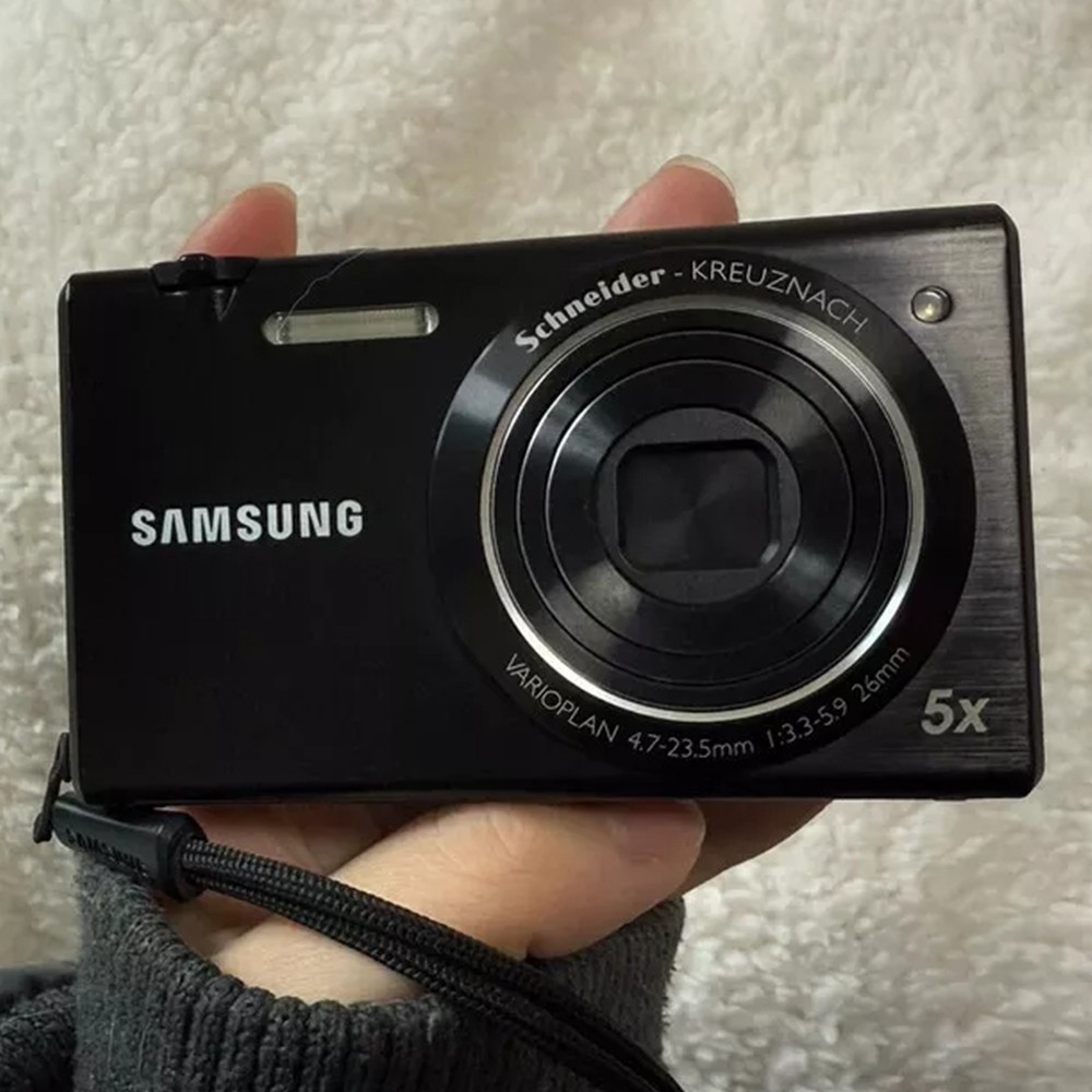 Samsung MV800 16.1MP 5X Zoom Selfie Flip-out Vlog Black Digital