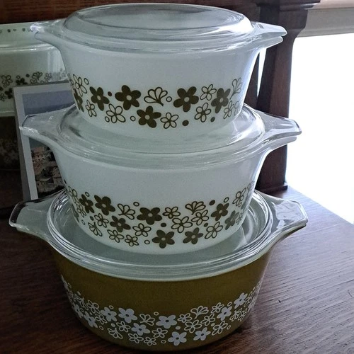 PYREX Vintage Spring Blossom Casserole Dishes With Original  Lids Set of 3