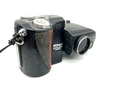 Nikon Coolpix 4500 Digitale Kompaktkamera mit Zoom Nikkor 7.85-32mm 1:2.6-5.1