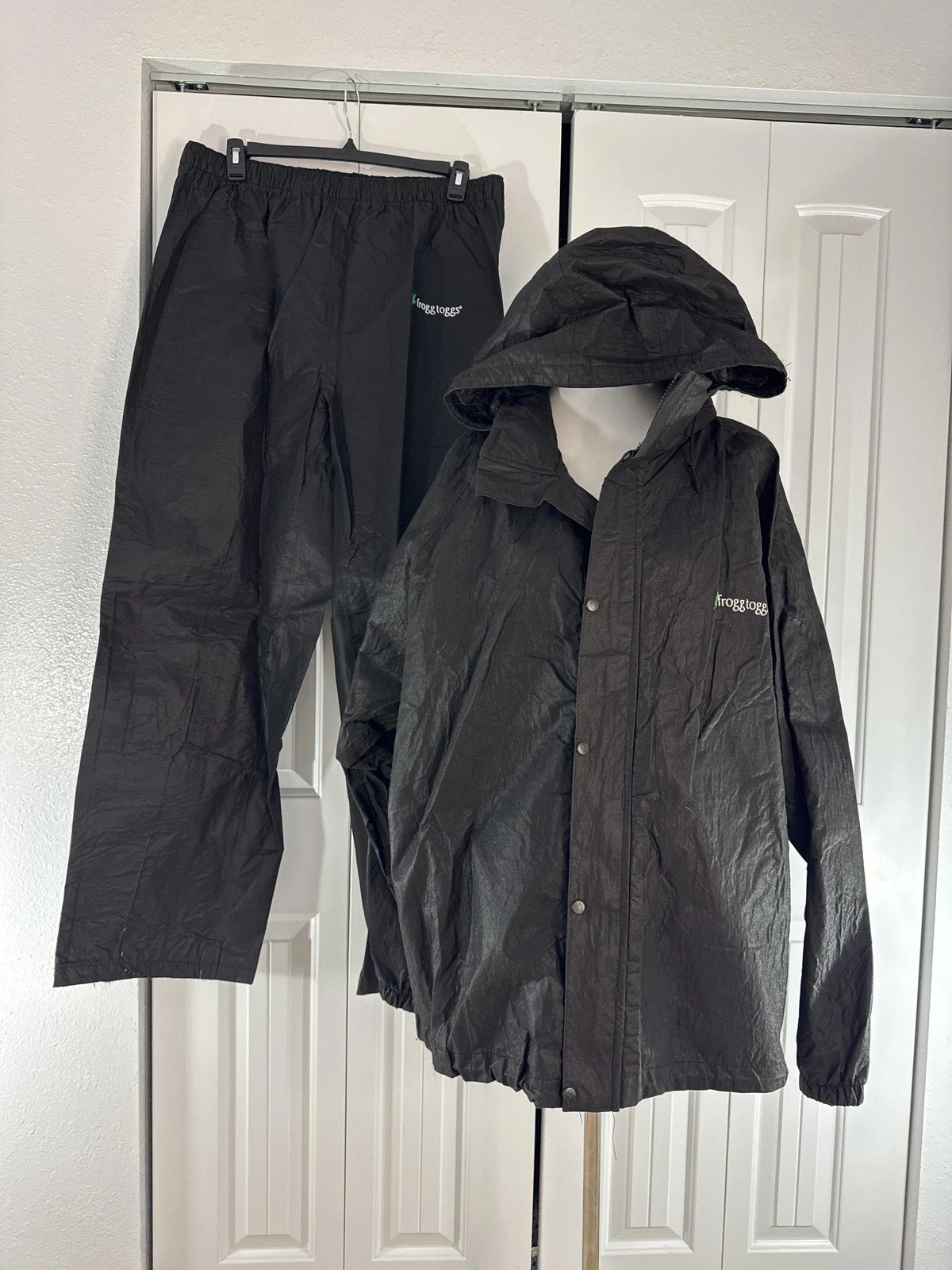 Frogg Toggs Rain Suit Mens Small Black Hooded Waterproof Jacket Pants Set Hiking
Opens in a new wind