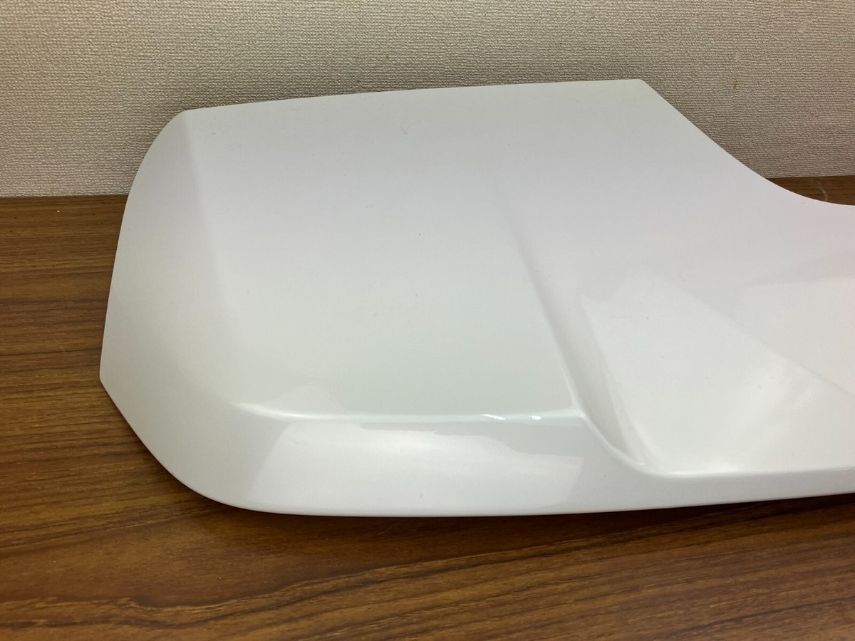 リアリガ10ページ Toyota Land Cruiser LC200 Trunk Spoiler Wing 76085-60130 OEM