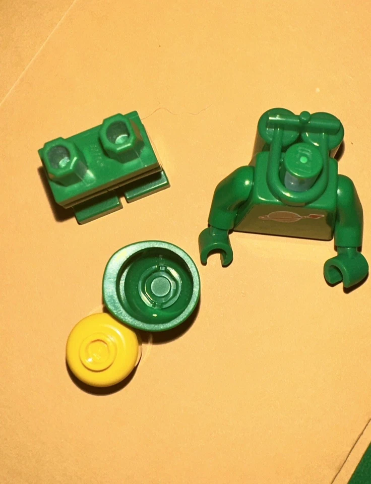 LEGO Classic Spaceman Green Minifigure W/ Surprise Accessory - Image 3 of 4