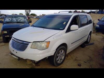 Used Front Left Exterior Door Handle fits: 2011 Chrysler Town & country assembly