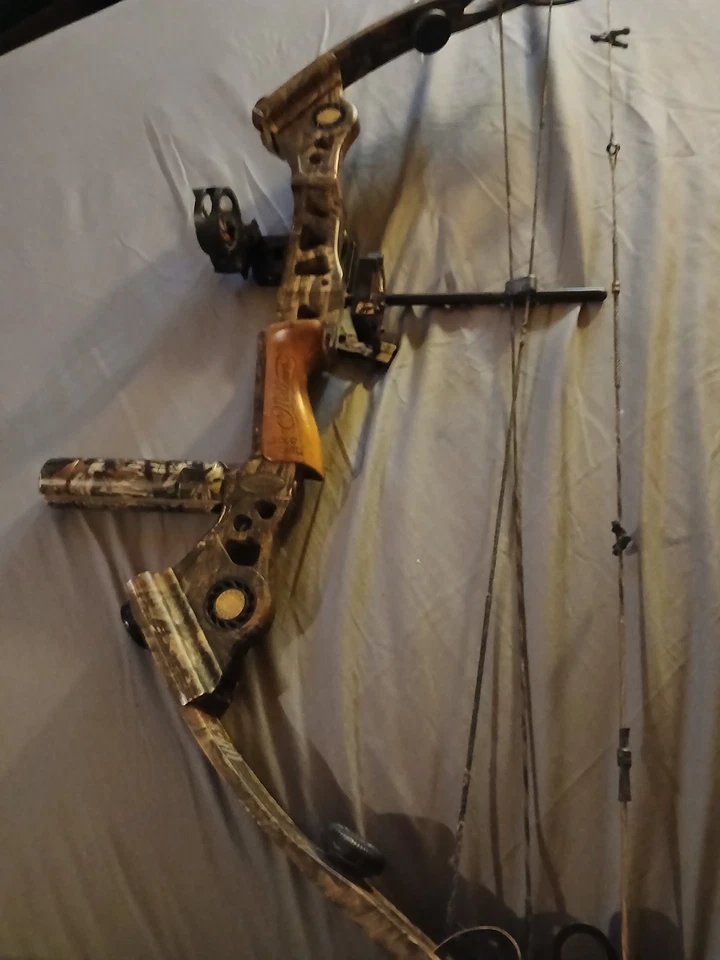 Mathews Solo Cam SQ 2 Compound  Bow  - Image 4 of 4