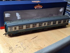 1x Bachmann 39-003 BR Mk1 Coache NSE Branded - Passengers / Weathered