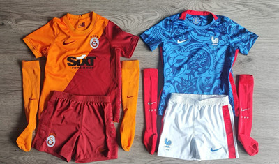 Nike Junior Fußballsets x 2 (mittel 110 cm)