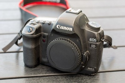 Canon EOS 5D Mark II 21,1MP DSLR-Kamera - Schwarz (Nur Gehäuse)