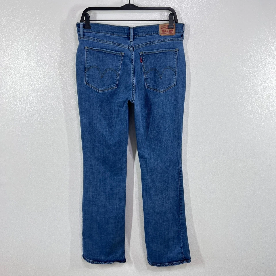Levi's Women's Classic Bootcut Jeans Size 12M 31x32 Medium Wash Denim Mid Rise - Image 3 of 4