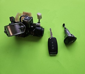 🔑2014-2018 Kia Forte Ignition Switch Lock Driver Door Cylinder with Key Fob OEM