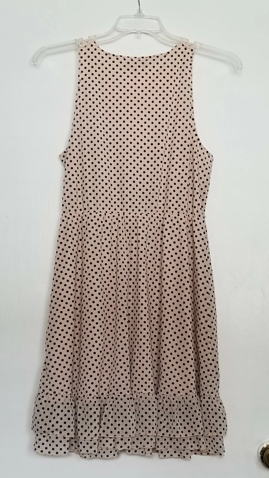 VETEMENTS Abito ELLE rosa e marrone a pois SS. Scollo a V look ricamo. Fondo con volant.