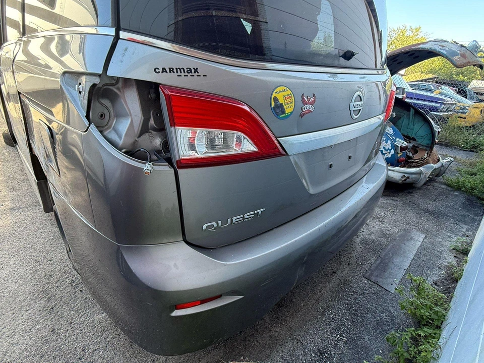 Conjunto de parachoques trasero Nissan Quest 2011-2017 OEM Foto 2 de 4