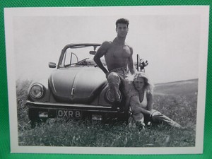 AK VW Käfer Beatle Pärchen Motorhaube  (Nr. 1290)
