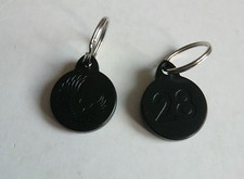 Schwarze Dose  28 Schlüsselanhänger NEU