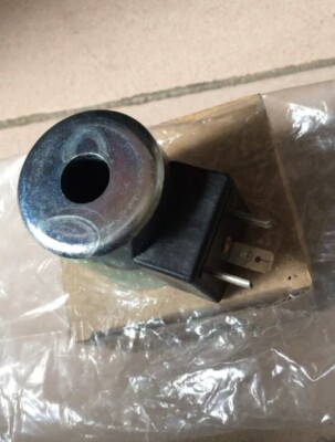 1PC New Eaton Vickers 300AA00062A MCSCP024DN000010 Solenoid Valve Coil 24VDC