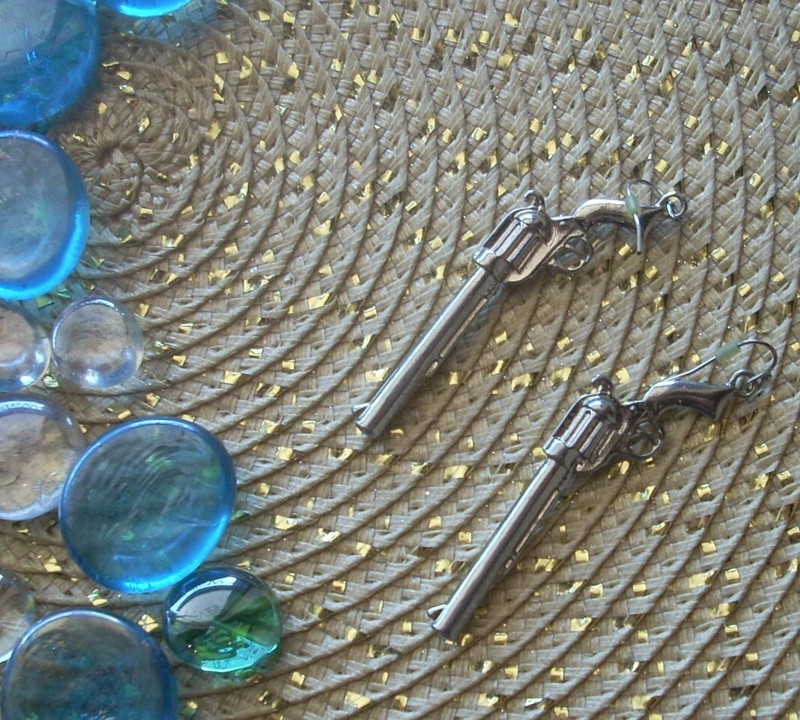 Funky GUN PISTOL EARRINGS-Vintage Punk Cowboy Western Charm Costume Jewelry-