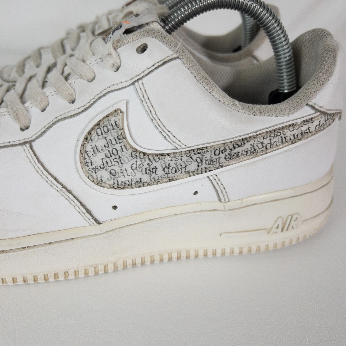 Nike Air Force 1 '07 LV8 2 in White - Size 8.5