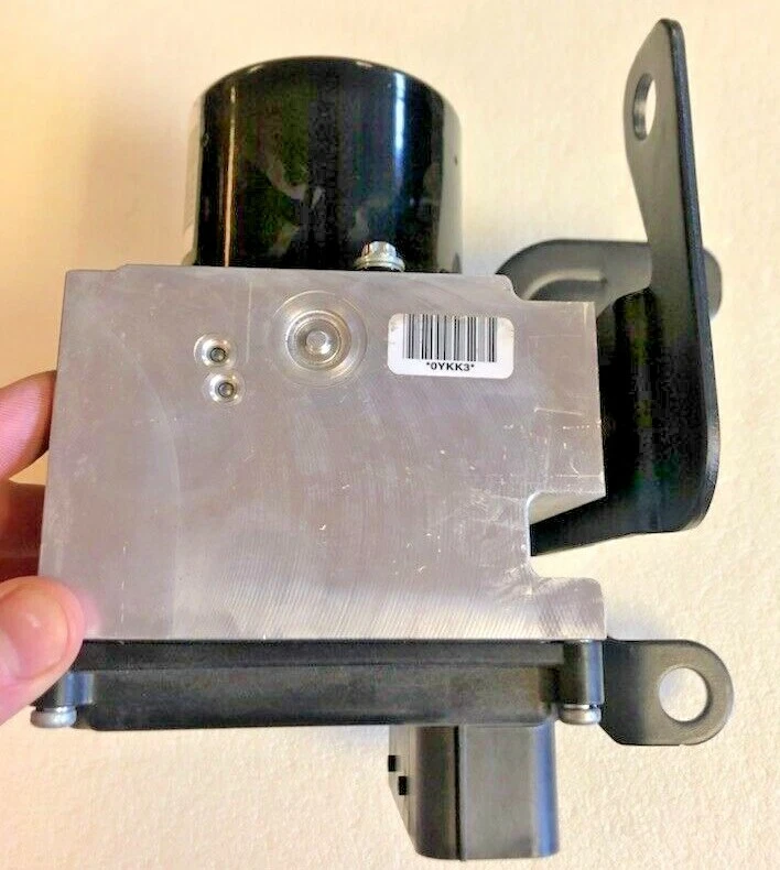 2006 Buick Lucerne ABS ANTI-LOCK BRAKE PUMP 15855917 new oem with bracket - Image 3 of 4
