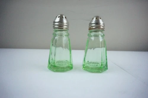 VTG Hazel Atlas Uranium Green Depression Glass Salt & Pepper Shaker Octagon MCM